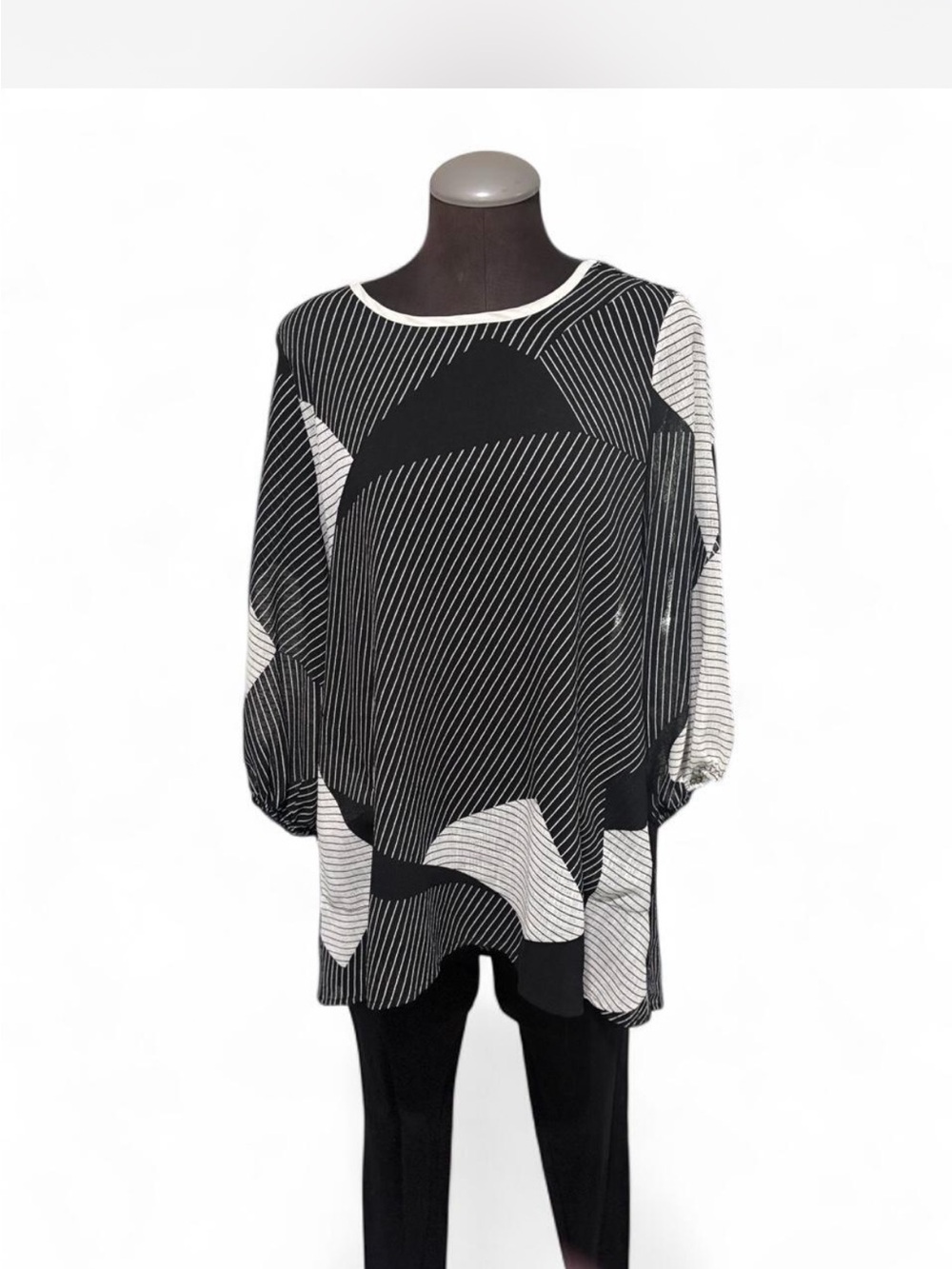 IC COLLECTION Black & White Abstract Geometric Tunic